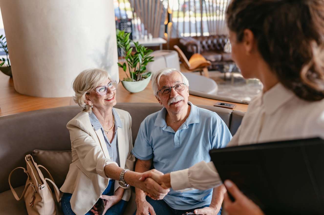 imgi_51_bda3edcc-on-site-staff-01_110u0ol10u0oi00000001o